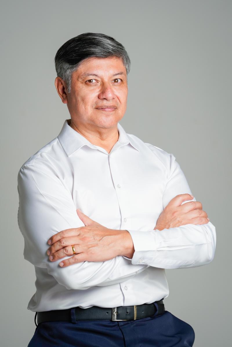 Dr. Carlos Portocarrero no consultório da Asa Sul